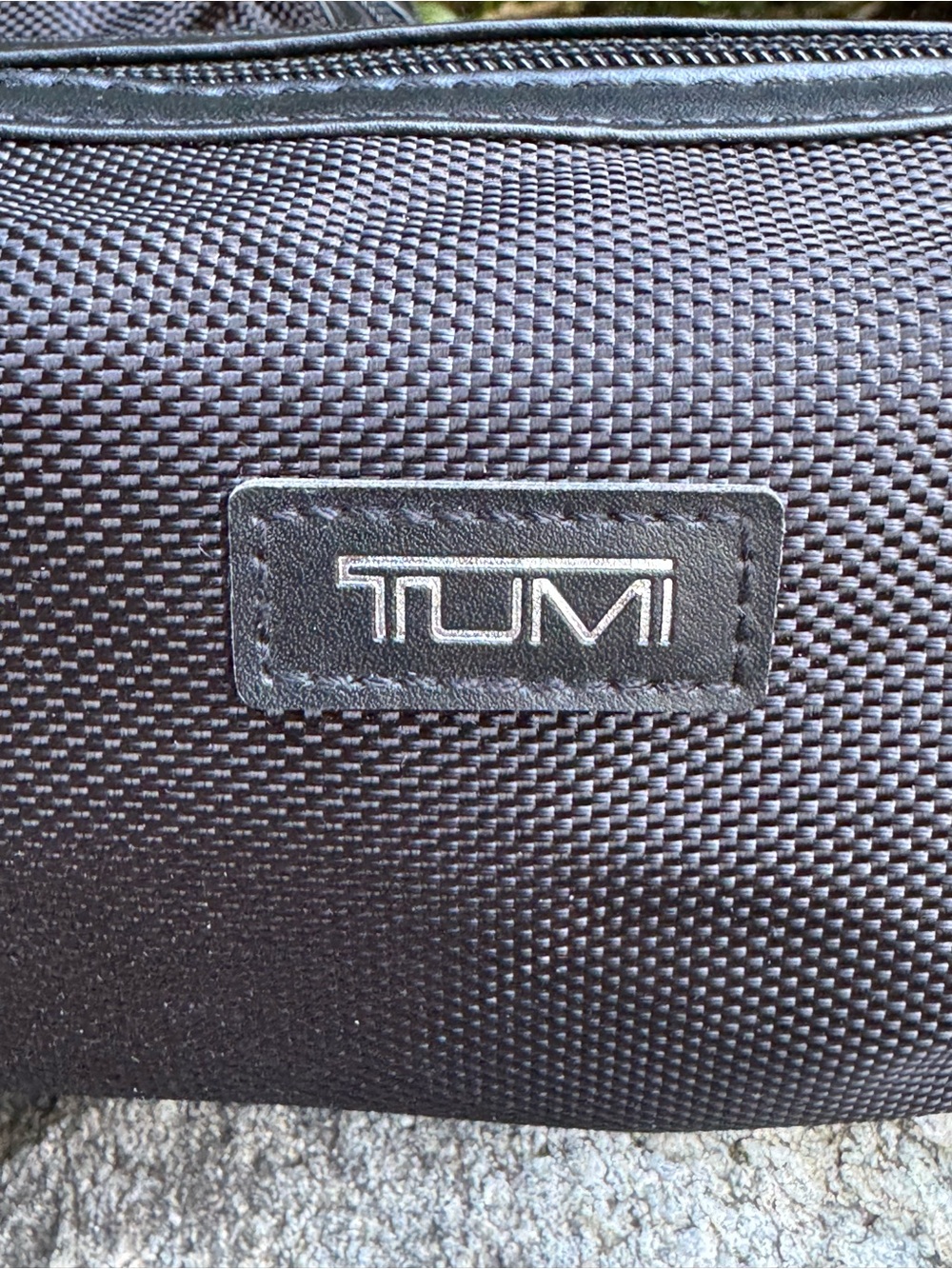 Tumi for Delta black pouches cosmetic toiletry bags - Picture 7 of 8
